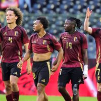 Bélgica vence 2-0 a Rumanía y se mantiene con vida en la Eurocopa