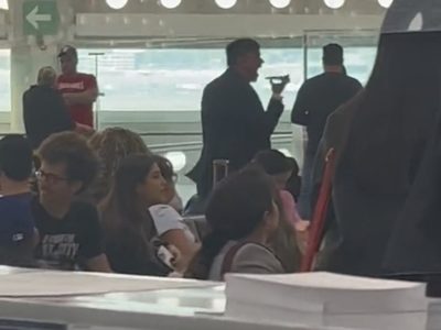 Pasajero del AICM pierde su pasaporte y arma escándalo contra la 4T (Videos)