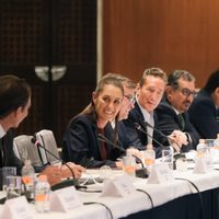 Sheinbaum se reúne con la cúpula de los banqueros y propone inversión “para el bienestar”