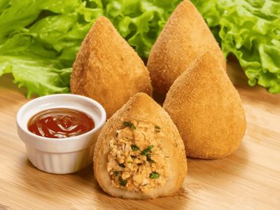 Coxinha de frango: la famosa croqueta brasileña rellena de pollo que conquista a todos