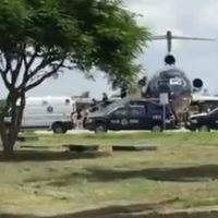 Haitianos se amotinan en avión cuando iban a ser repatriados