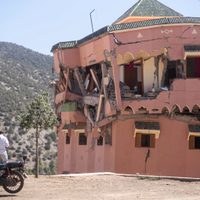 Suman dos mil 12 muertos por el terremoto en Marruecos