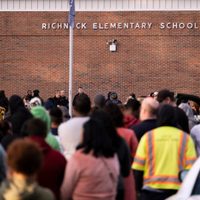 Niño de 6 años dispara con un arma de fuego a una maestra en Virginia, EU