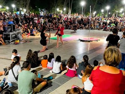 Convocan a artistas y artesanos para los domingos culturales 2026 en Plottier