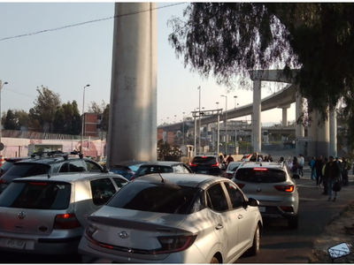 Chocan manifestantes y automovilistas en bloqueo para exigir localización de Carolina Islas (Video)