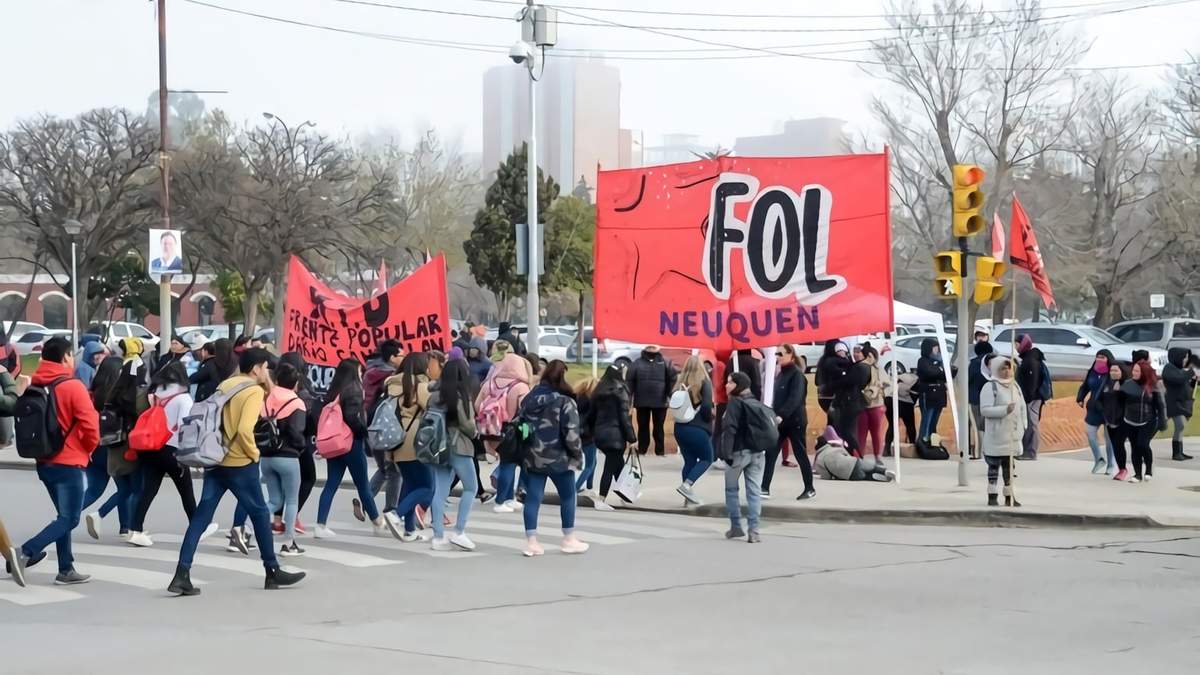 Protesta de organizaciones sociales en pleno centro de la ciudad. Fuente: (Twitter)
