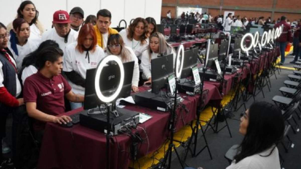 El permiso de conducir para menores de edad requiere constancia de curso de manejo avalado por la SEMOVI.