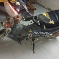 Detuvieron a dos delincuentes por robar una moto de una iglesia