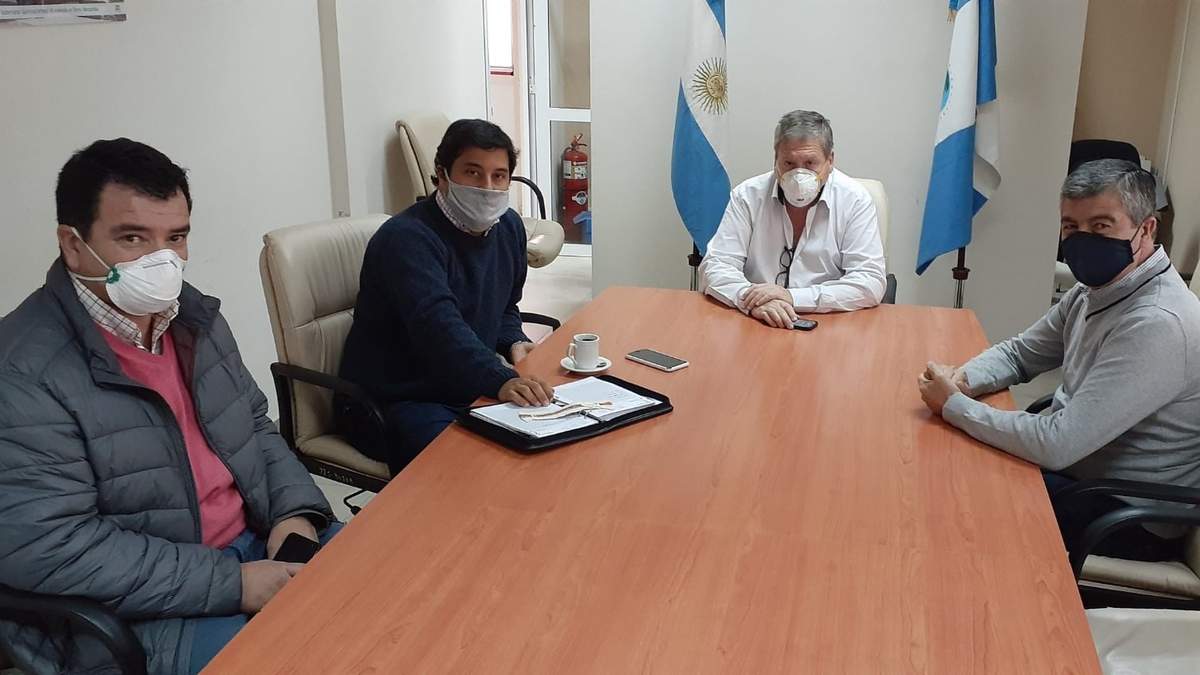 Reunión desarrollada en oficinas de Vivienda en la ciudad de Neuquén. Fuente: (Twitter).