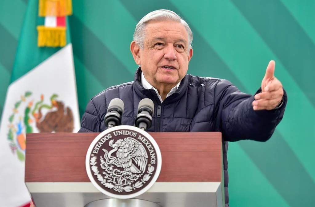 El presidente durante la conferencia matutina realizada en Oaxaca