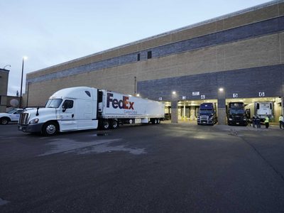La esperanza viaja en camiones: Pfizer comenzó a distribuir la vacuna en Estados Unidos