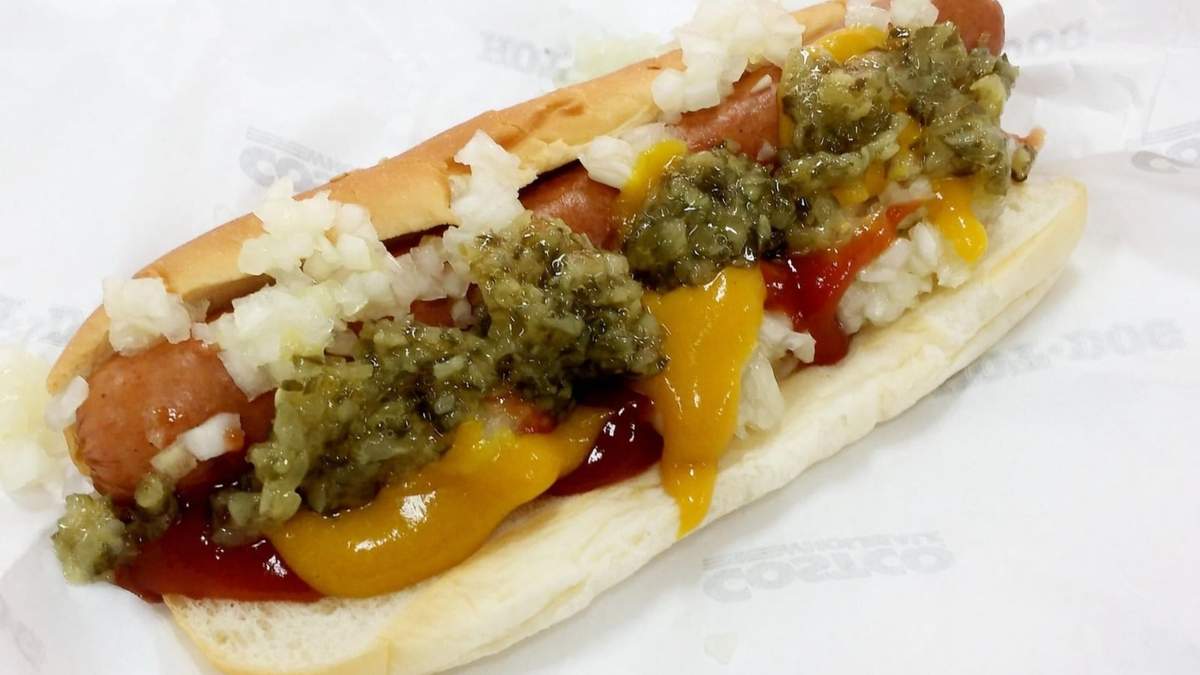 La mujer de 78 años murió en el área de comida de un Costco en San Pedro Garza García. Se atragantó mientras comía un hot dog.
