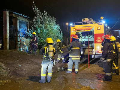 Incendio en Chacra 28: una persona está grave por inhalación de humo