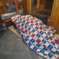 Ofrecen camas en habitaciones familiares por la falta de viviendas en Villa La Angostura