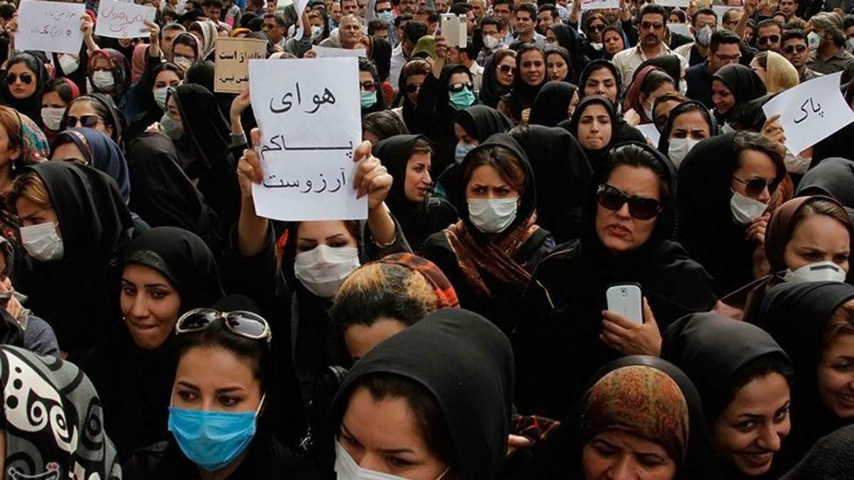 Mujeres protestan en Irán. Fuente: (Twitter)