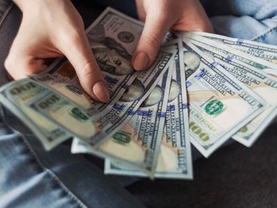 Dólar hoy: el blue se mantiene a la expectativa de la deuda externa