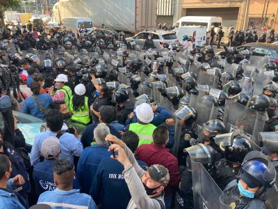 Vendedores de gas LP se enfrentan con policías en CDMX; bloquean 14 vialidades