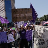 Al grito de “¡Ni una más, ni una asesinada más!” inicia la marcha del 8M en la CDMX