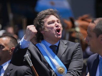 En medio de su guerra con Tapia, Milei suspendió su viaje al sorteo del Mundial