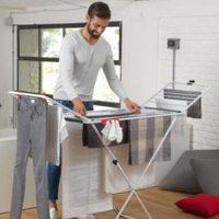 ¿Tenés el tender roto? No lo tires: así podés convertirlo en una mesita decorativa para el living