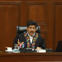 Estudiantes increpan a Hugo Aguilar por la reforma judicial y sus nexos con la 4T (Video)
