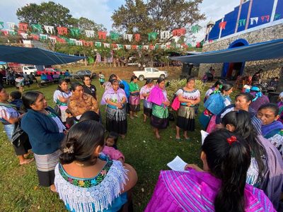Tsotsiles en Chiapas marcharon para exigir “alto a la violencia a las mujeres en todas sus formas”