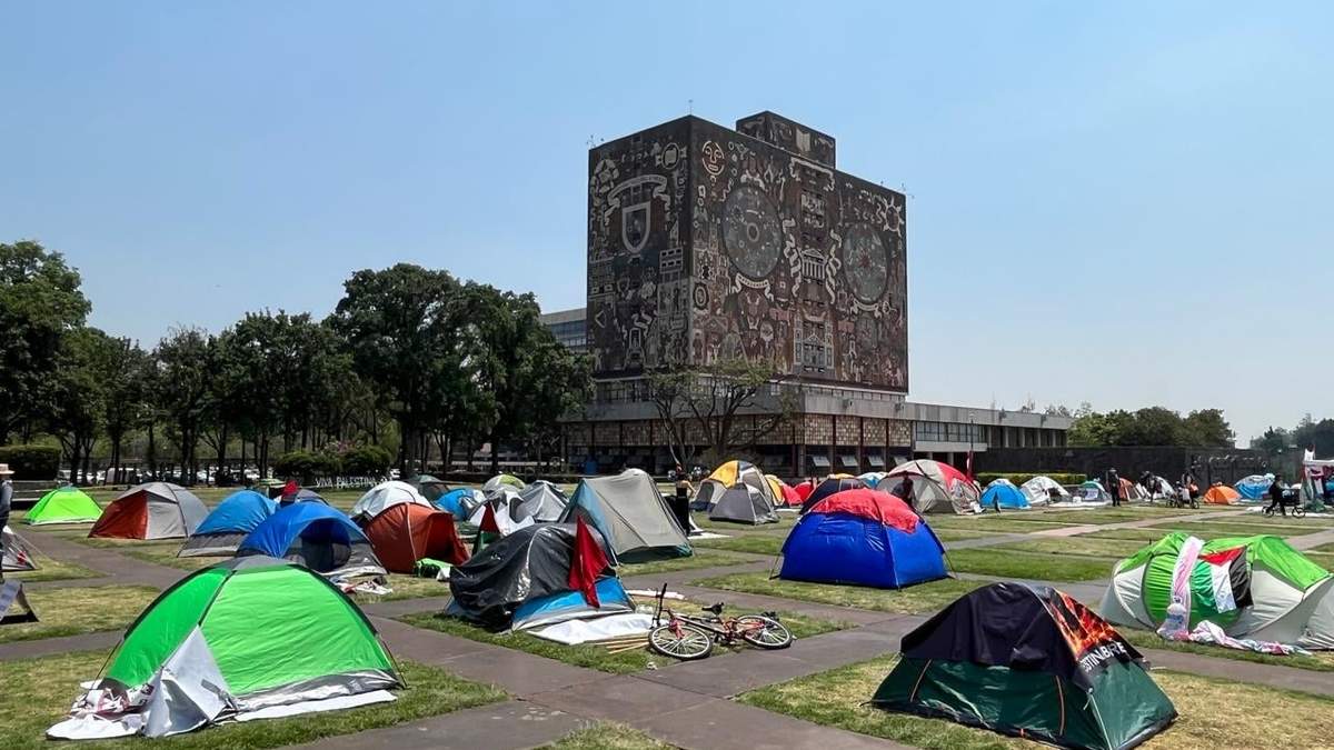 El campamento en la explanada de Ciudad Universitaria