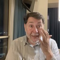 Fernández Noroña llora por Palestina durante transmisión en vivo (Video)