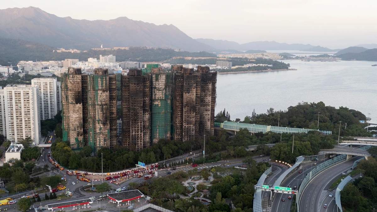Número de muertos en incendio de un complejo de apartamentos en Hong Kong aumenta a 146