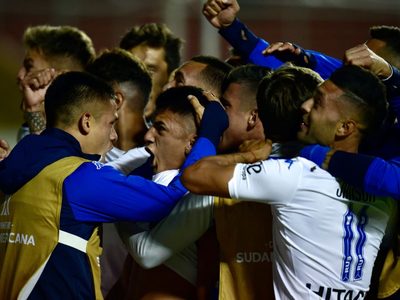 ¡Para el infarto! Agónica clasificación de Vélez en la Copa Sudamericana