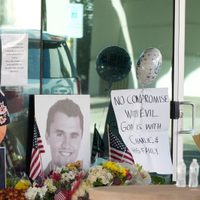 Localizan el arma utilizada en el asesinato de Charlie Kirk pero el tirador sigue prófugo