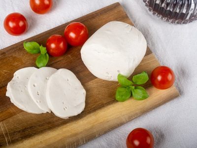 Te ahorrarás una fortuna: así podés preparar esta muzzarella casera, deliciosa y fresca para comer