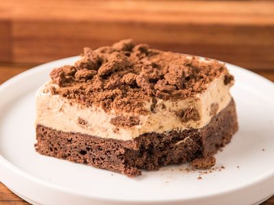 Torta helada de chocolinas y banana: con pocos ingredientes prepará esta bomba helada sin gastar