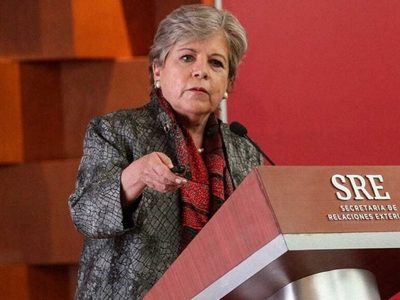 Alicia Bárcena celebró la regularización de migrantes indocumentados en Estados Unidos
