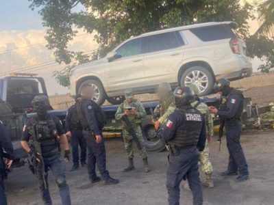 Roban vehículo a Sergio Torres, exalcalde de Culiacán