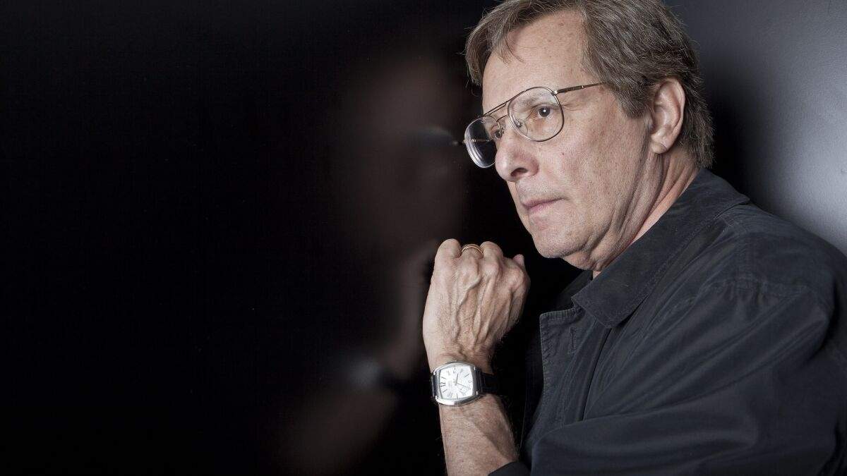 ARCHIVO - El director William Friedkin posa tras entrevistas de su película “Killer Joe” en Venecia, Italia, el 8 de septiembre de 2011. Friedkin, quien ganó el Oscar al mejor director por “The French Connection”, murió el lunes 7 de agosto de 2023, en Los Ángeles, dijo su esposa Sherry Lansing y uno de sus representantes