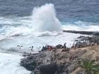 Una ola mata a cuatro personas y deja a una desaparecida en Tenerife, España (Videos)