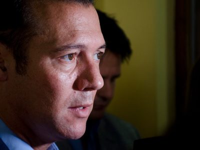 "Operaciones": la aclaración Omar Gutiérrez sobre el vuelo de su esposa