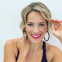 Sonriendo y contra la pared: el look primaveral de Luisana Lopilato que revolucionó las redes