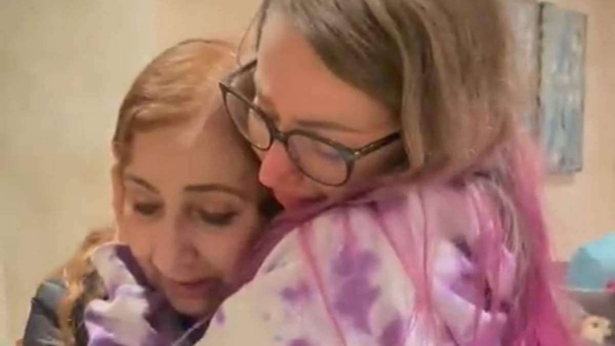 Yoseline Hoffman abraza a su mamá en el video publicado en sus redes
