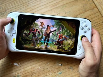Probamos la G Cloud de Logitech: una consola portátil para jugar en casa