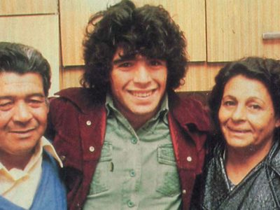 Un amor que lo pudo todo: Doña Tota y su fundamental papel en la vida de Diego Maradona