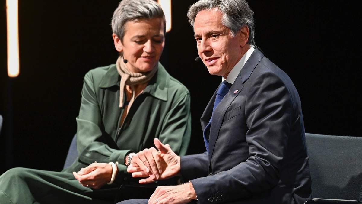 Margrethe Vestager, vicepresidenta ejecutiva de la Comisión Europea, y el secretario de Estado de Estados Unidos, Antony Blinken