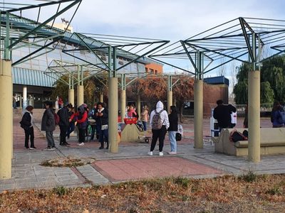 Estudiantes del CPEM 34 protestaron nuevamente en el CPE de Neuquén