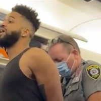 Tomó como rehén a una sobrecargo en pleno vuelo de Delta en EU; ya está detenido