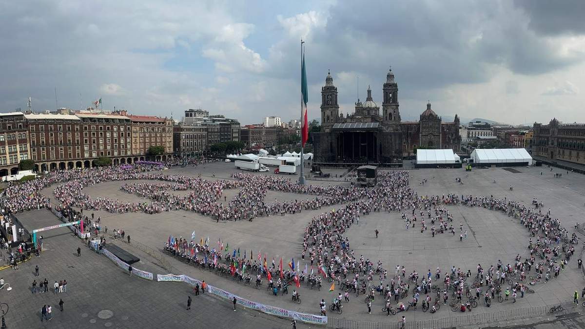 En el Zócalo capitalino formaron una bicicleta antes de la rodada