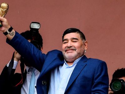 La historia de la foto de Diego Maradona en el balcón de la Casa Rosada