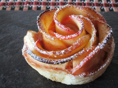 Convertite en un pastelero profesional con estas rosas de manzana que suben el nivel de tu mesa dulce