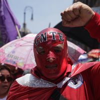 CNTE emplaza a gobierno a responder demandas por escrito en 24 horas; seguirán en plantón