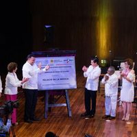 Antes de iniciar su veda electoral, Peña inaugura hospital y palacio de música en Yucatán